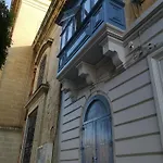 17 Domus Mariae Town House