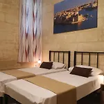 17 Domus Mariae Town House *