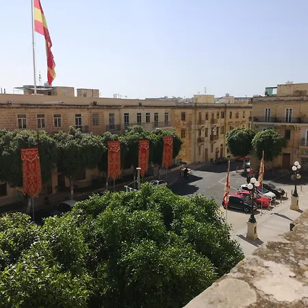 17 Domus Mariae Town House