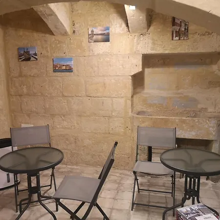 17 Domus Mariae Town House *