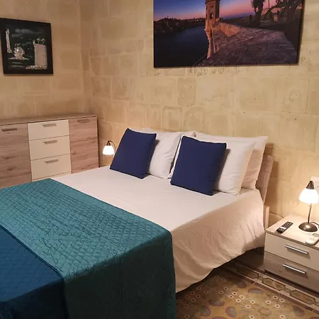 17 Domus Mariae Town House سنجليا