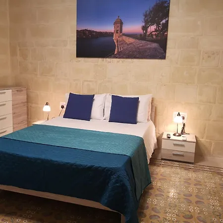 17 Domus Mariae Town House *