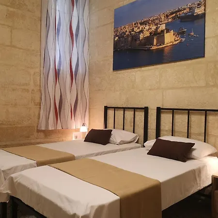 17 Domus Mariae Town House *