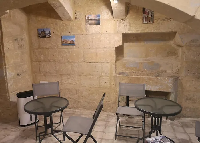 17 Domus Mariae Town House *