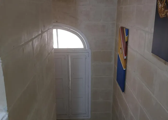 17 Domus Mariae Town House