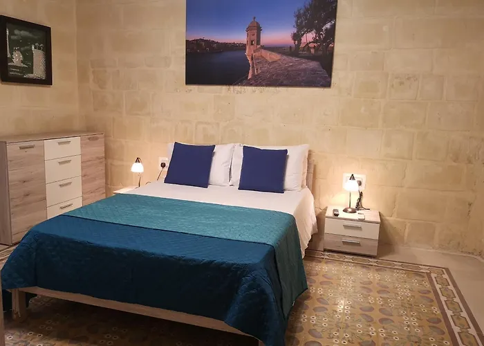 17 Domus Mariae Town House *