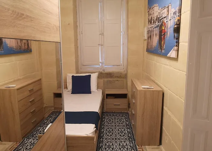 17 Domus Mariae Town House